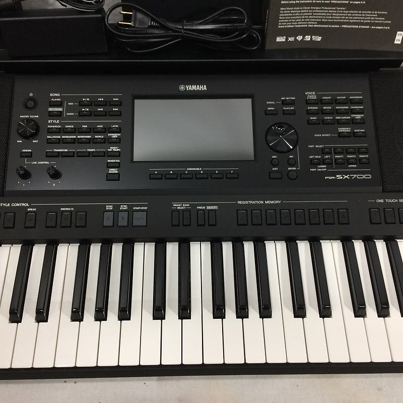 Yamaha PSR-SX700 61-Key Digital Arranger Workstation | Reverb