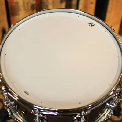 DW 6.5x14 Collector's 1mm Stainless Steel Snare Drum - DRVL6514SPC image 4