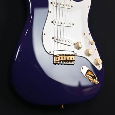 Fender Custom Shop Robert Cray Signature Stratocaster from 2006 in Violet with original hardcase image 4