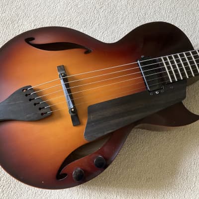 Benedetto Andy 3/4 size archtop - Antique Burst image 3