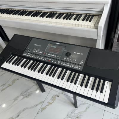 Korg Pa600 61-Key Arranger Workstation USED in mint conditon ( 98%)