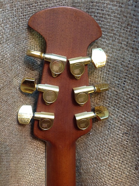 Ovation CC257 Celebrity Deluxe Acoustic-Electric Guitar w