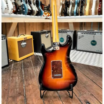 Immagine Fender American Professional II Stratocaster HSS, Rosewood Fingerboard, 3-Color Sunburst - 10