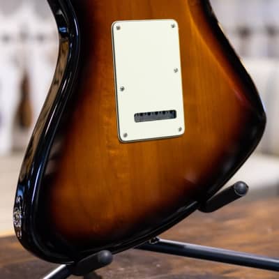 Fender Player Plus Meteora HH - 3-Color Sunburst w/Deluxe Gig Bag - Floor Demo image 5