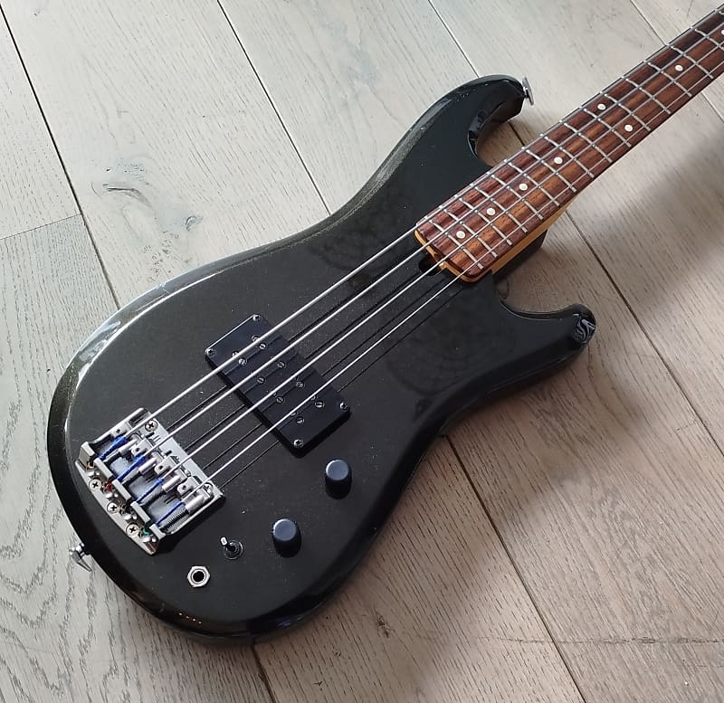 Orangewood Juniper II Baritone Black Live Rubber Bridge