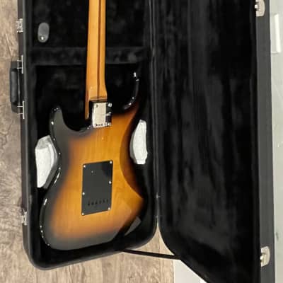 2021 Squier Classic Vibe 50s Stratocaster 2 Tone Sunburst - No Case image 9