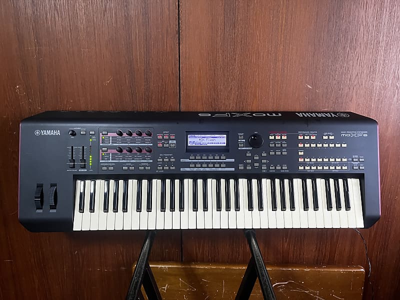 Yamaha 61-Key MOTIF Music Production Synthesizer