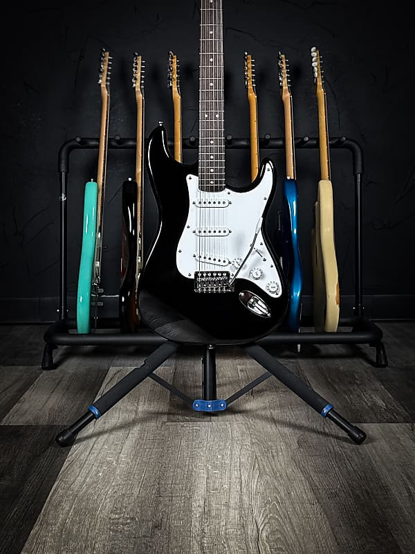 【美品】Squier BULLET STRATOCASTER BLK Squier Bullet HSS Stratocaster Electric Guitar Black