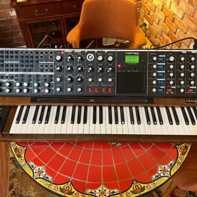 Moog MiniMoog Voyager XL - Massive Sounding Synth - King of BASS