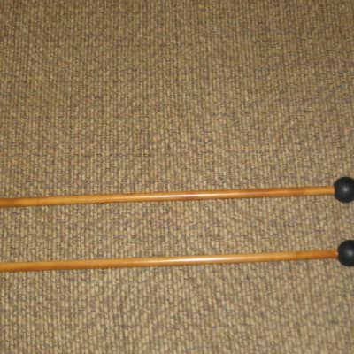 ONE pair new old stock (with packaging) Vic Firth M5 American Custom Keyboard Medium Hard Rubber Mallets, 1" Balls, for Xylophone (Xylo), Marimba, and Vibes. (VIC-M5) black hard rubber 1" balls, birch natural wood shafts (sticks) image 13