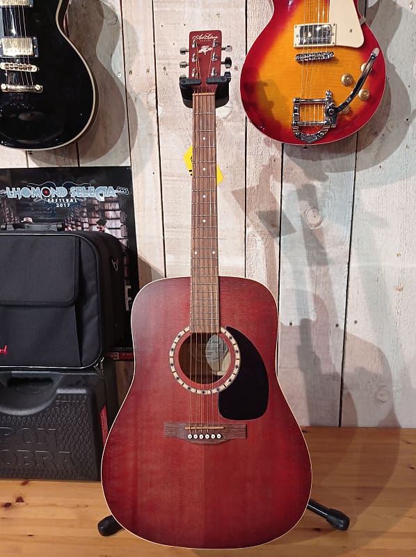 超美品 Art&Lutherie Folk Spruce Burgundy ART & LUTHERIE FOLK SPRUCE BURGUNDY | Stang Guitars