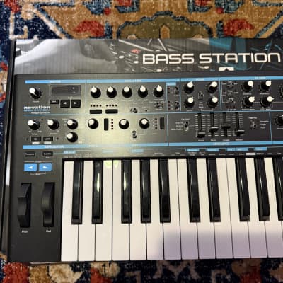 Novation Bass Station II 25-Key Monophonic Synthesizer 2013 - Present - Black