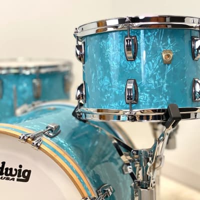 Ludwig 20/12/14 Classic Maple Drum Set - Glacier Blue EXCLUSIVE