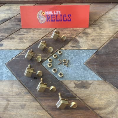 Real Life Relics Fender® Aged Gold Vintage Strat®/Telecaster® Stamped Tuners 0053276049    [C1]