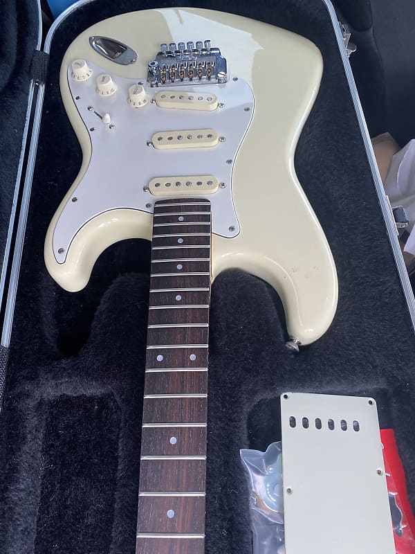 Fender Stratocaster クリーム 64 Stratocaster: Aged Olympic White at The Music Emporium