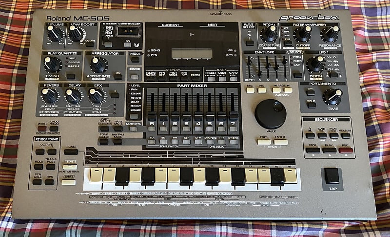 Roland MC-505 Groovebox