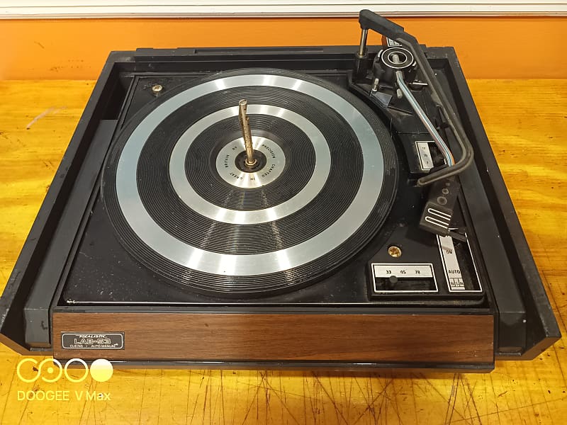 Realistic  Lab 53  1985 - Simulated wood grain  			