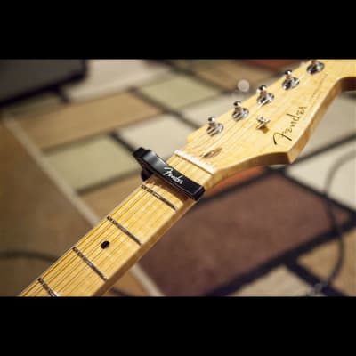 Fender Dragon Capo in Cast Aluminum for Acoustic or Electric Guitar - Black image 4