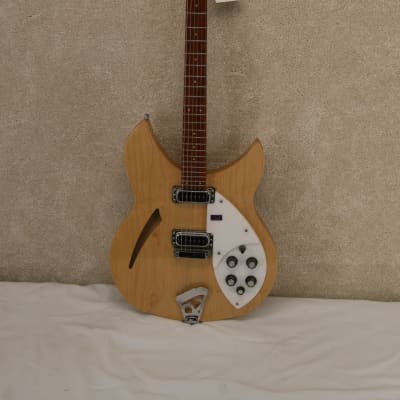 Rickenbacker 330 (1990 - 2011)