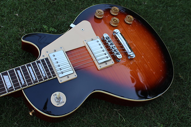 Beautiful Blitz by Aria Pro II Leopard Singlecut Standard