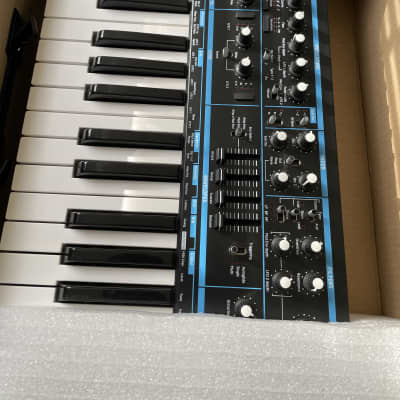 Novation Bass Station II 25-Key Monophonic Synthesizer 2013 - Present - Black