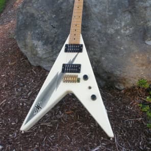 Aria Pro II XX 1980's White Yngwie Malmsteen (36 Hour Sale Aria Pro II XX 1980's White Yngwie Malmsteen (36 Hour Sale