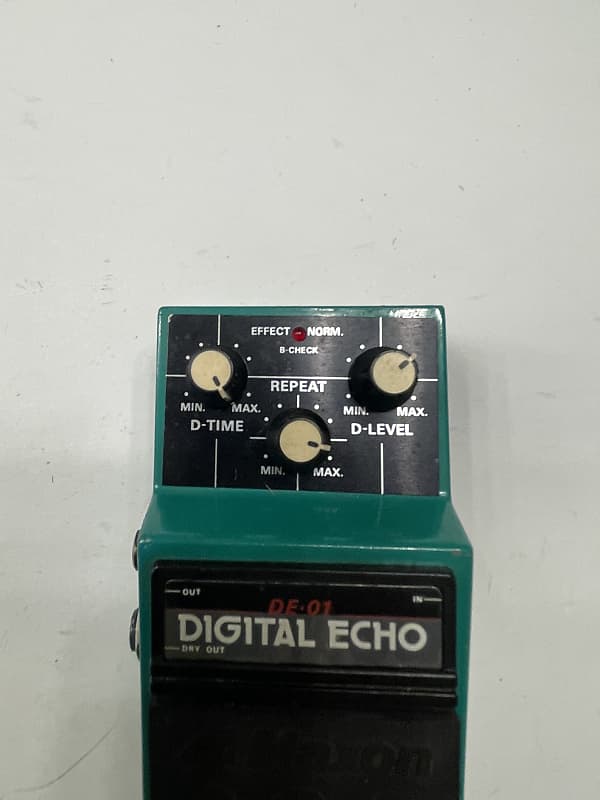 Maxon DE-01 Digital Echo Delay Rare Vintage Guitar Effect