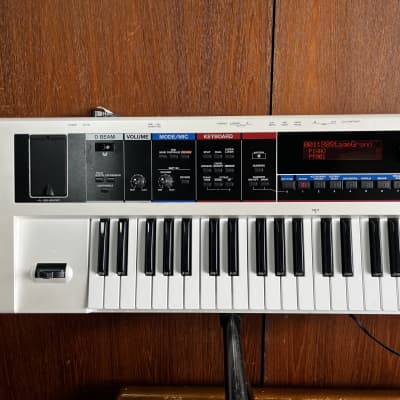 Roland Juno-Di Portable 61-key Mobile Synthesizer White color w