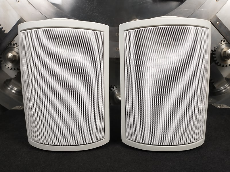 Legrand 1000 Series 5.25" Outdoor Speaker Pair White image 1