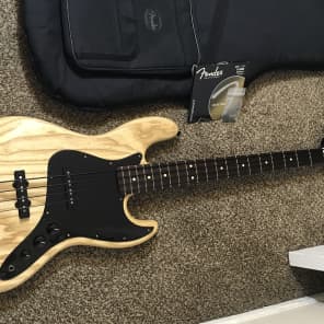 Jazz bass store black hardware