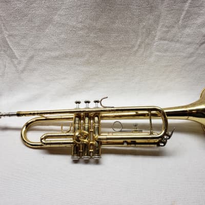 Bach Aristocrat TR-600 Bb Trumpet w/ Case and Mouthpiece