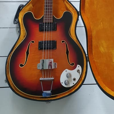 Mosrite Celebrity bass 1966 - Sunsburst image 3