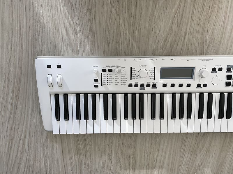 Korg KROSS 2 61-MB 61-Key Synthesizer Workstation Pure White