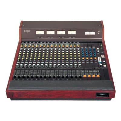 Yamaha PM-1000 16-Channel 4-Bus Mixing Console
