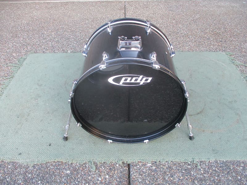 Pacific Pdp 22 Round X 16 Bass Drum, Gloss Black, Hardwood 