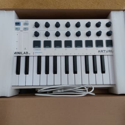 Arturia MiniLab MkII 25-Key MIDI Controller 2017 - Present - White