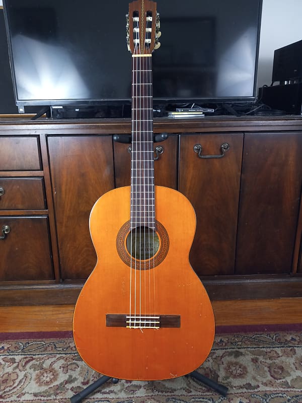 Vintage Suzuki No. 32 Classical Guitar Made in Japan 1970s