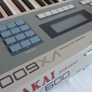 Akai VX600 synthesiser in excellent condition image 8