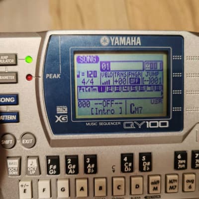 Yamaha QY100 Sequencer 1996 - 2002 - Silver