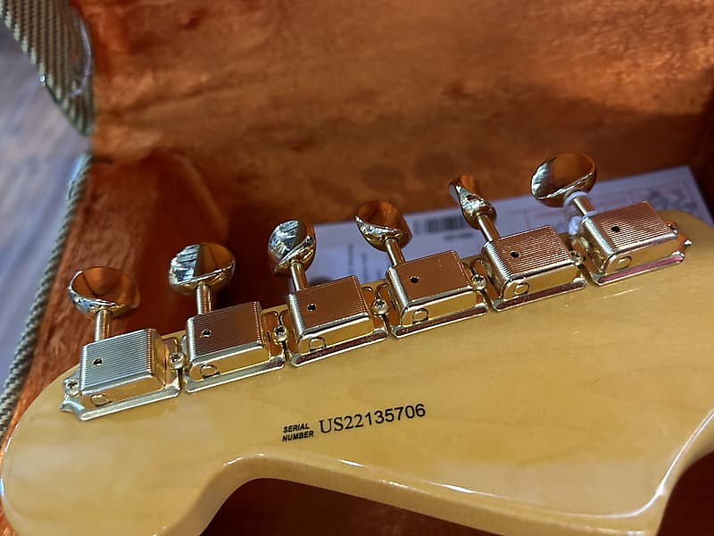 Fender Stevie Ray Vaughan Stratocaster with Pau Ferro 3