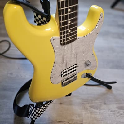 Fender Limited Edition Tom DeLonge Signature Stratocaster 2023 - Graffiti Yellow image 2