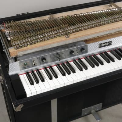 Rhodes Mk1 73 Suitcase Electric Piano + FR7710 stereo amp +