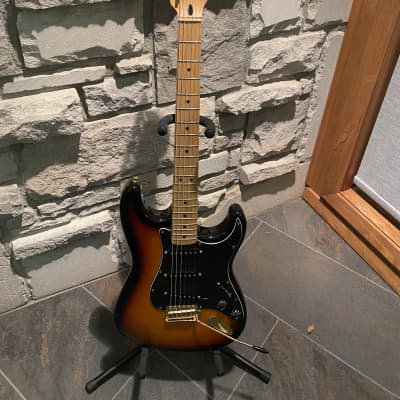 Fender Standard Stratocaster with Maple Fretboard 2006 - 2017 Brown Sunburst image 2