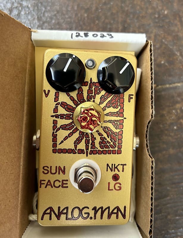 Analogman Sun Face Red Dot NKT LG Low Gain Germanium Fuzz with Sun Dial  Knob 2023 - Present - Gold