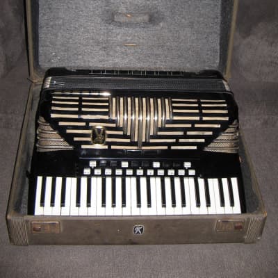 Hohner Imperitor V Accordion, 5/5 Reed Double Tone Chamber * Project image 8