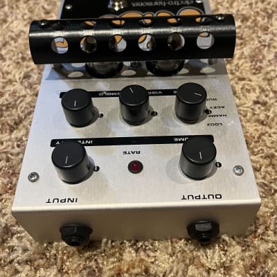Electro-Harmonix Wiggler Tube Vibrato / Tremolo Pedal