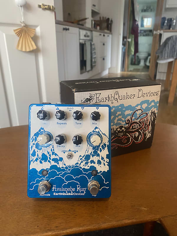 EarthQuaker Devices Avalanche Run Stereo Reverb & Delay with Tap Tempo V2