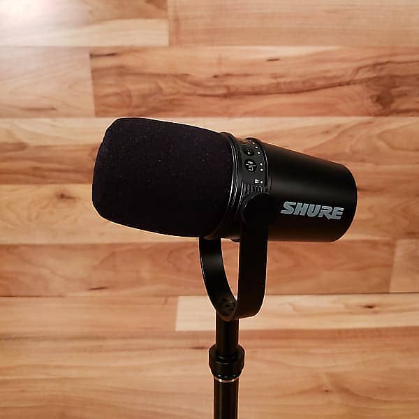 Shure Motiv MV7-K Podcasting, Streaming, Home Recording and Gaming Microphone Black image 1