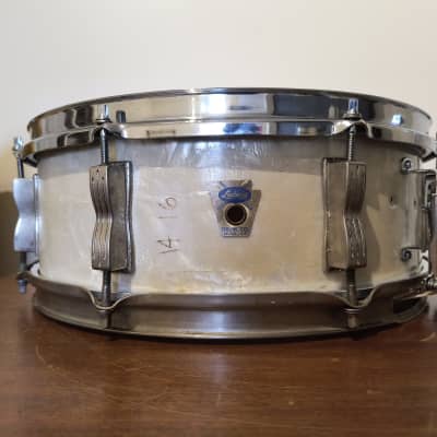 Vintage 1959 Ludwig Jazz Festival 5 x 14 Snare Drum in White Marine Pearl Transition Badge image 1