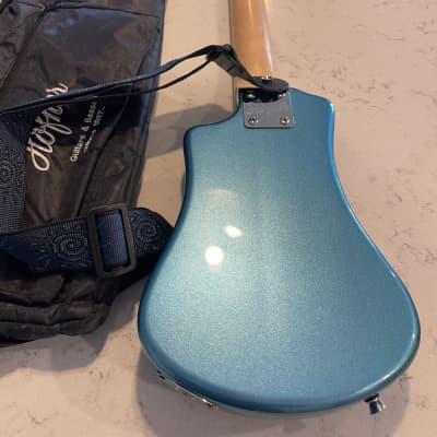 Hofner Hofner Shorty Travel Guitar - Blue Metallic image 4